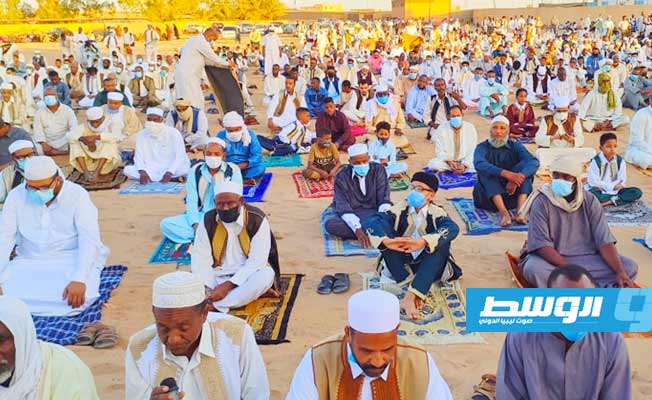الليبيون يؤدون صلاة العيد وسط إجراءات احترازية ضد «كورونا» (صور)