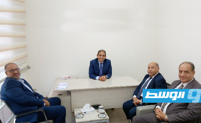 جانب من لقاء مسؤولي لجنة التعليم العالي الليبية مع مدير شؤون الوافدين بوزارة التعليم العالي المصرية (السفارة الليبية لدى القاهرة)