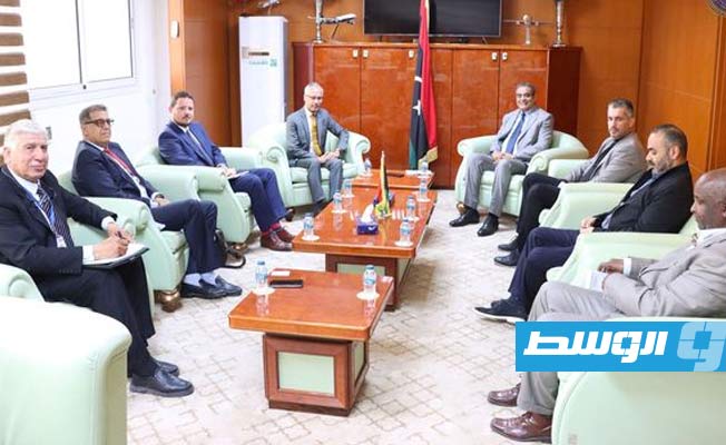 لقاء الشهوبي مع السفير الفرنسي لدى ليبيا مصطفى مهراج والوفد المرافق له، الإثنين 20 مارس 2023. (وزارة المواصلات)