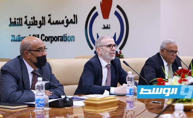 اجتماع صنع الله والمسؤولين الليبيين مع وفد شركة تاتنفت الروسية في طرابلس، الثلاثاء 15 يونيو 2021. (مؤسسة النفط)
