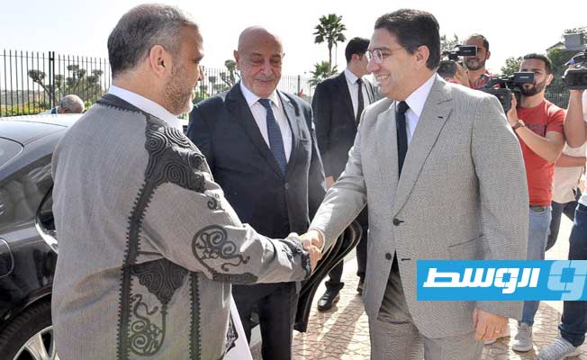 وزير الخارجية المغربي يصافح خالد المشري في الرباط، 21 أكتوبر 2022. (وزارة الخارجية المغربية)