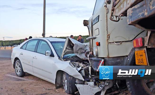 اصطدام سيارتين بطريق المطار في طرابلس