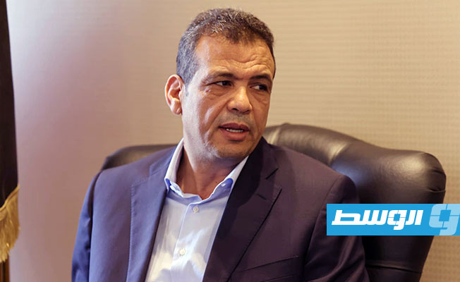 أبوجناح خلال لقائه مع السفير القطري لدى ليبيا خالد الدوسري، الإثنين 30 مايو 2022. (المكتب الإعلامي لأبوجناح)