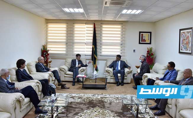 ترتيبات بين «العامة للكهرباء» و«توتال» لإنشاء محطة للطاقة الشمسية في ليبيا