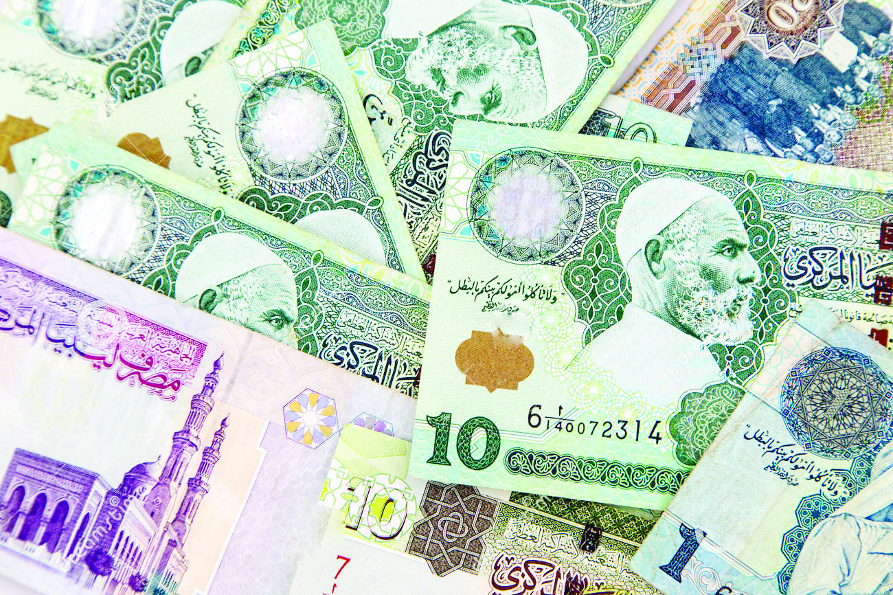 استقرار الدينار أمام الدولار وارتفاعه مقابل اليورو والإسترليني