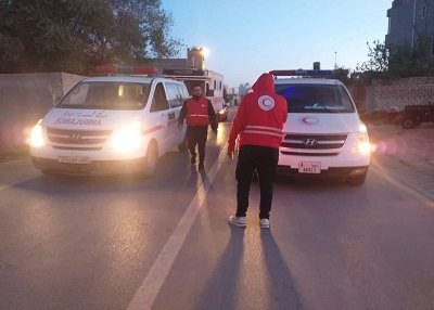 فرق الهلال الأحمر الليبي تشارك في تقديم المساعدة بمنطقة الاشتباك التي شهدتها الزاوية (صفحة الجمعية على فيسبوك)