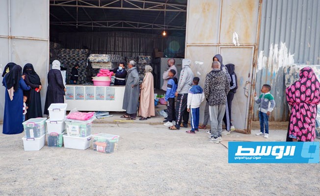 تقديم ملابس موسمية وبطانيات لعائلات ليبية في مخيم فلاح 2, (مفوضية اللاجئين)