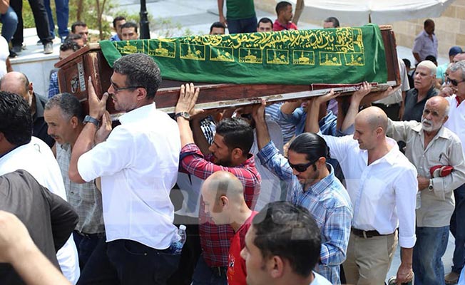 بالصور: محمد صبحي وعزت العلايلي في جنازة جميل راتب