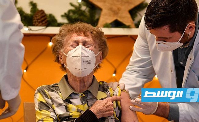 خبراء منظمة الصحة يوصون باستخدام لقاح «أسترازينيكا» لمن تجاوز عمره 65 عاما
