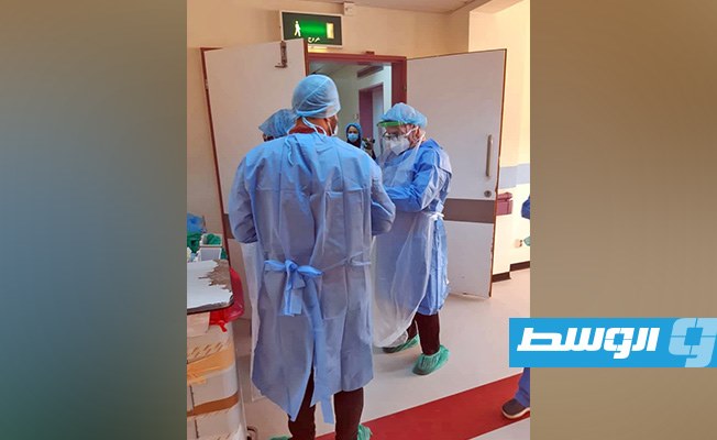 جانب من الجولة التفقدية لفتحية العريبي داخل برج الأمل بمركز بنغازي الطبي. (مركز بنغازي الطبي)