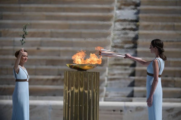 اليونان تسلم الشعلة اليونانية إلى اليابان. (أرشيفية: الإنترنت)