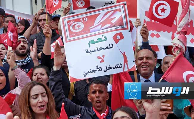 تظاهرة لدعم الرئيس التونسي ورفض «التدخل الخارجي» بالعاصمة