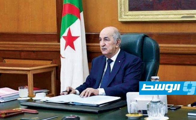 الرئيس الجزائري يحل البرلمان ويعفو عن معتقلين من الحراك