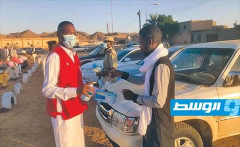 بالصور: الليبيون يؤدون صلاة العيد وسط إجراءات احترازية