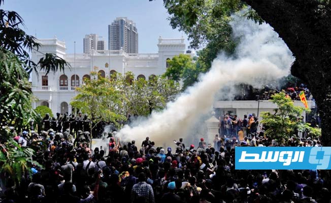 سريلانكا: المتظاهرون يقتحمون مكتب رئيس الوزراء ومبنى التلفزيون