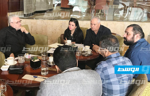 الوزير يوسف جلالة يلتقي بعدد من المهجرين الليبيين في مصر