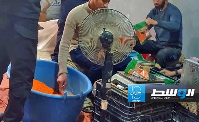 مصادرة محتويات غذائية فاسدة في بنغازي