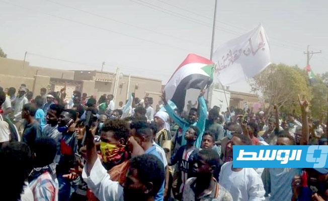 عشرات الآلاف يتظاهرون في السودان من أجل تحقيق السلام والعدالة