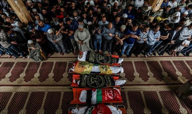 الفلسطينيون يشيعون جثامين 19 شخصًا قتلوا في غارات إسرائيلية على غزة
