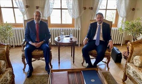 الصديق الكبير مع وزير المالية والخزانة التركي براءت البيرق, 26 يونيو 2020. (مصرف ليبيا المركزي)