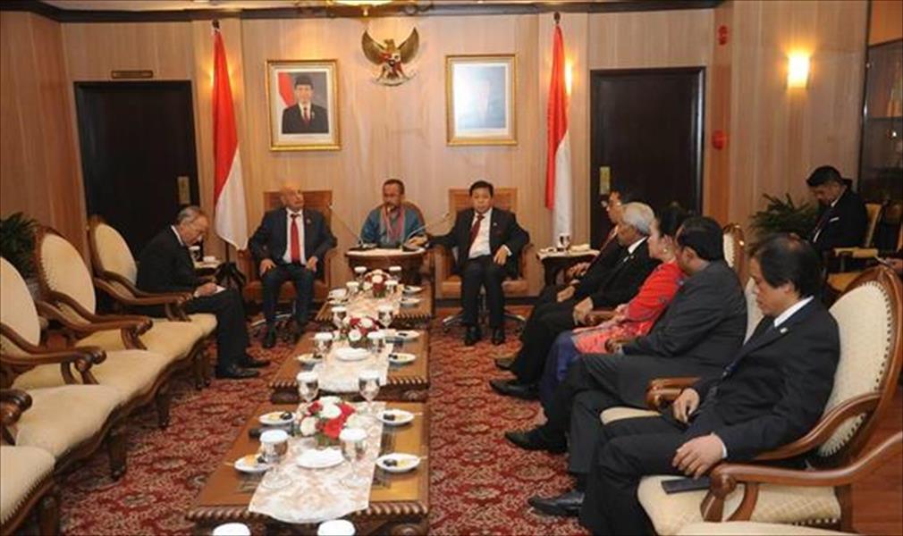قويدر يجتمع مع رئيس البرلمان الإندونيسى في جاكارتا
