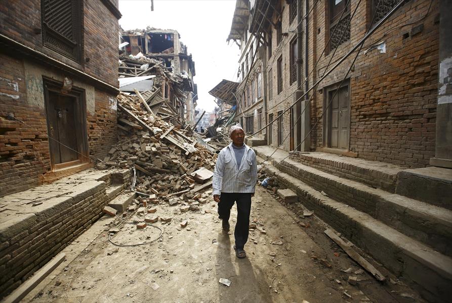  زلزال نيبال: أكثر من ألفي قتيل وعمليات إنقاذ صعبة 