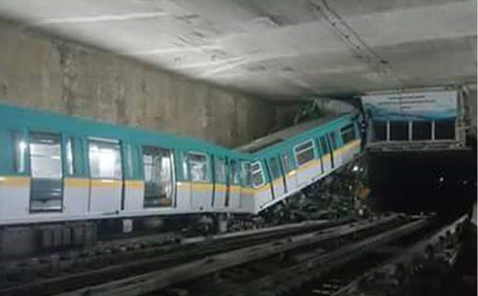 بالصور: اصطدام قطار بالرصيف في خط المترو الثالث بالقاهرة