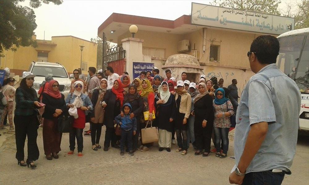 أعضاء المنظمة الليبية للتنمية يزورون دار رعاية المسنين في مسّة
