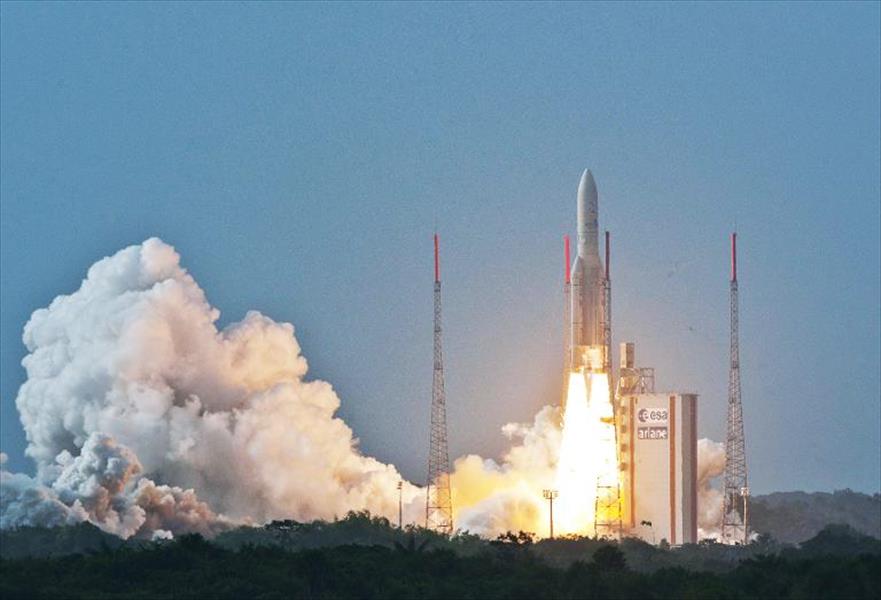 إطلاق صاروخ فرنسي يحمل قمرين صناعيين