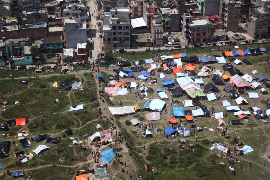 رئيس وزراء نيبال: عدد قتلى الزلزال قد يصل إلى عشرة آلاف