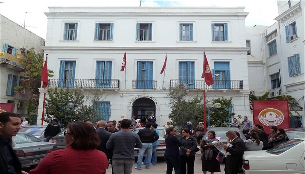 تونس ترفع أجور 800 ألف موظف بالقطاع العام