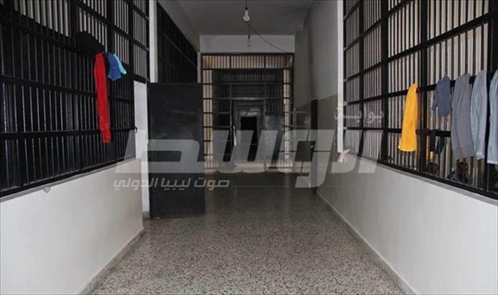 «بوابة الوسط» داخل السجن الذي يقبع فيه المتورطون في خطف وقتل الصحفيين السبعة