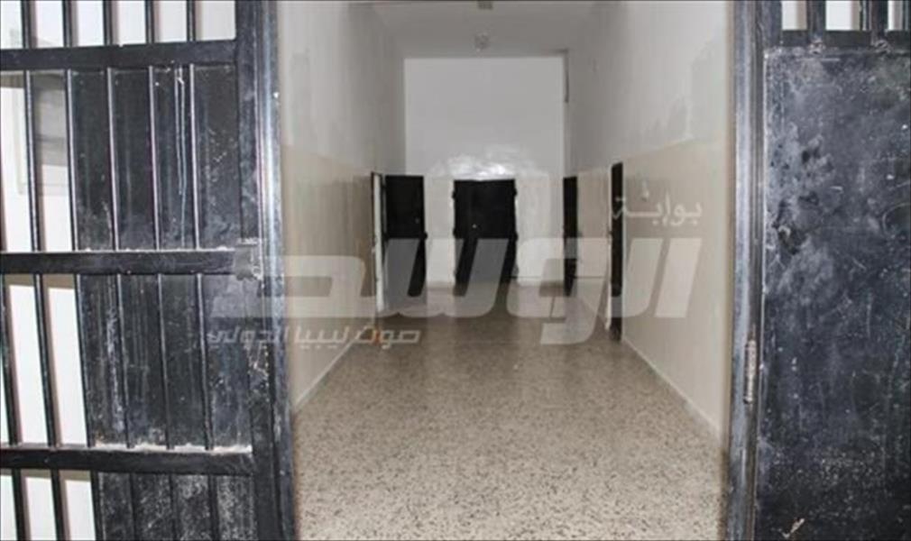 «بوابة الوسط» داخل السجن الذي يقبع فيه المتورطون في خطف وقتل الصحفيين السبعة