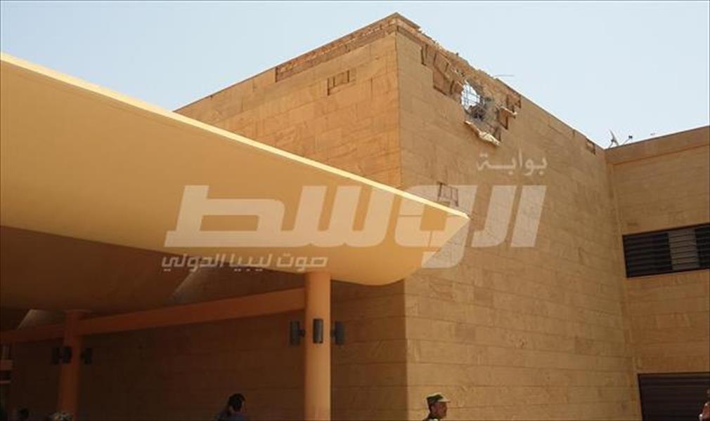 قذيفة تصيب مدخل مركز بنغازي الطبي
