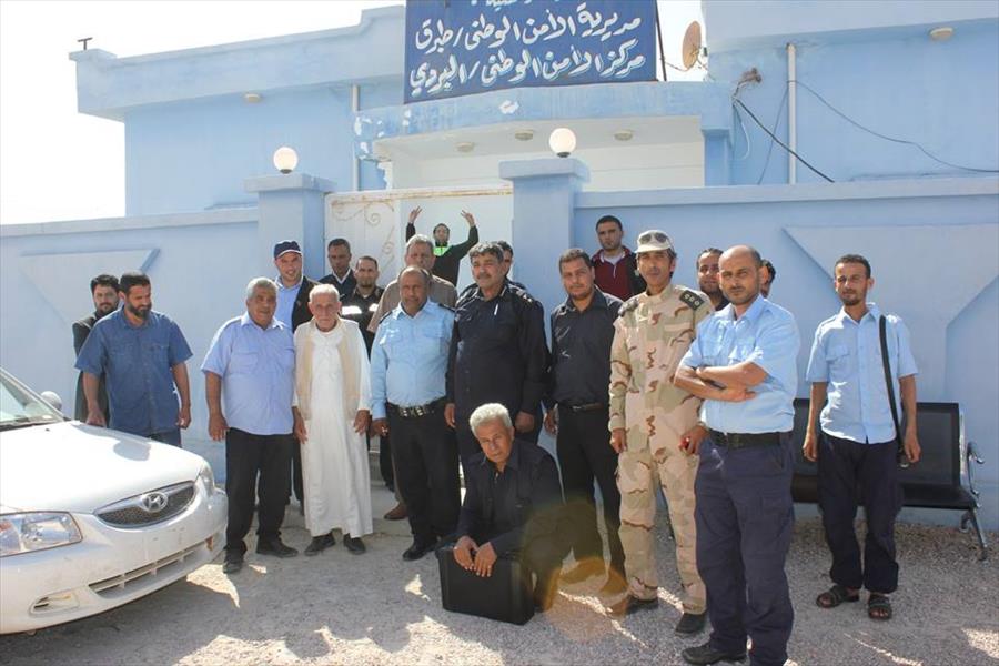 عميد البلدية ومدير الأمن يتفقدون مراكز الشرطة ونقاط التفتيش شرق طبرق