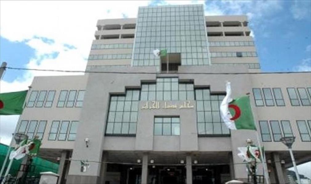 محاكمة 22 متهمًا بتزوير وثائق تسهّل نقل الليبيين في الجزائر