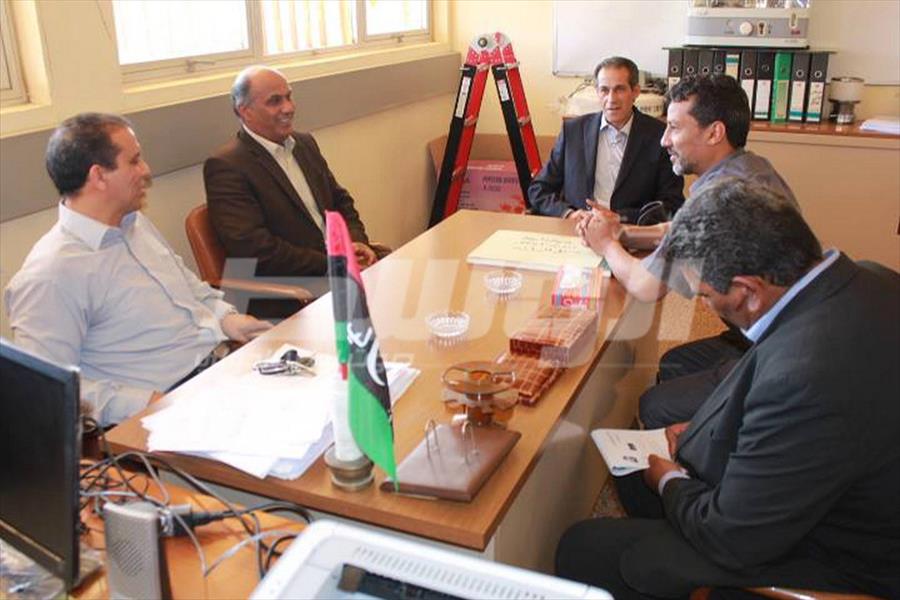 عميد بلدية شحات يتفقد مصنع الأعلاف في المدينة
