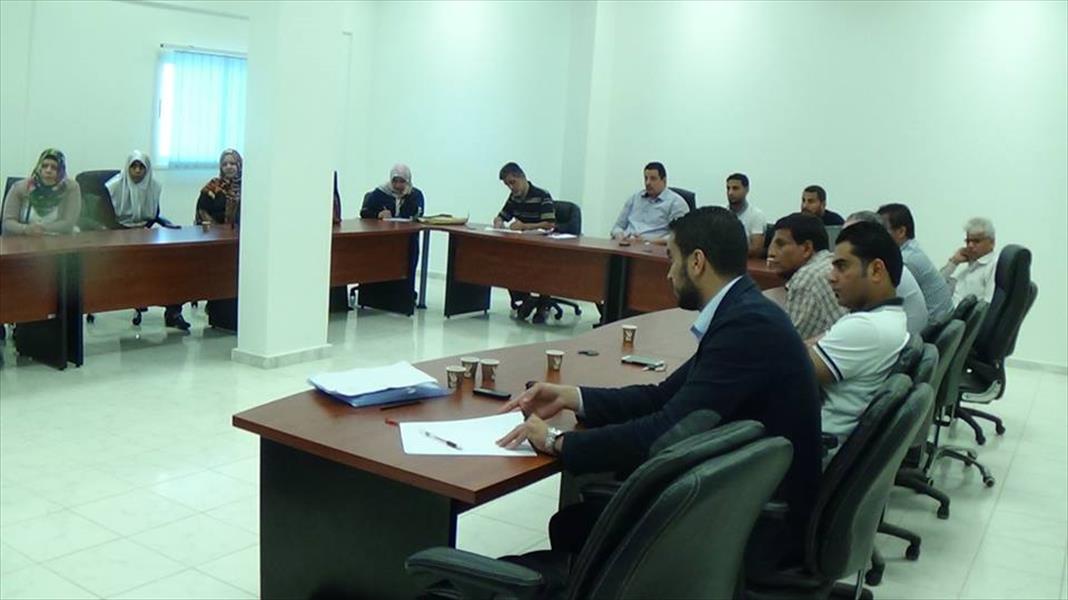 اجتماع لبحث استكمال برنامج تطعيم طلبة المدارس بمدينة بنغازي