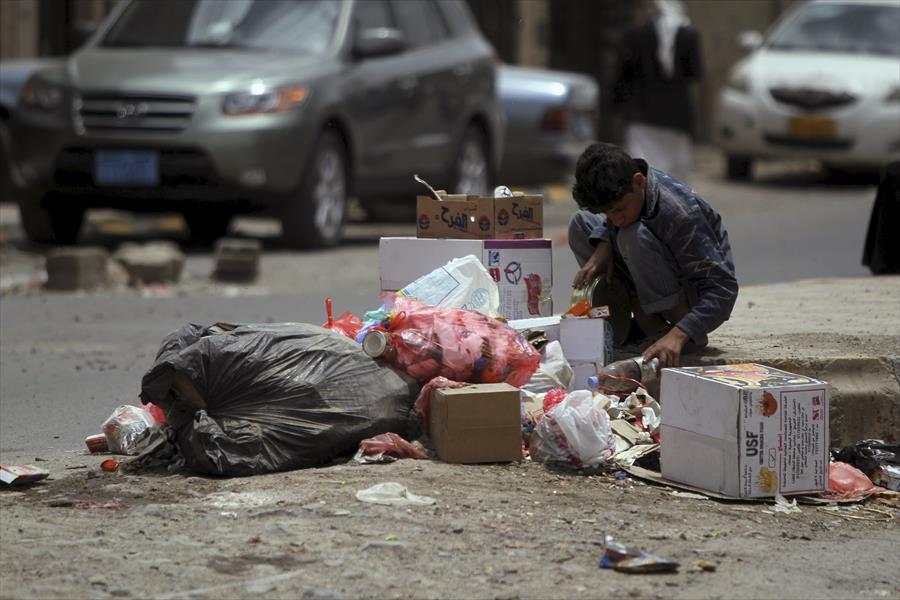 «واشنطن بوست»: الفقر يدفع أطفال اليمن إلى صفوف التشكيلات المسلحة