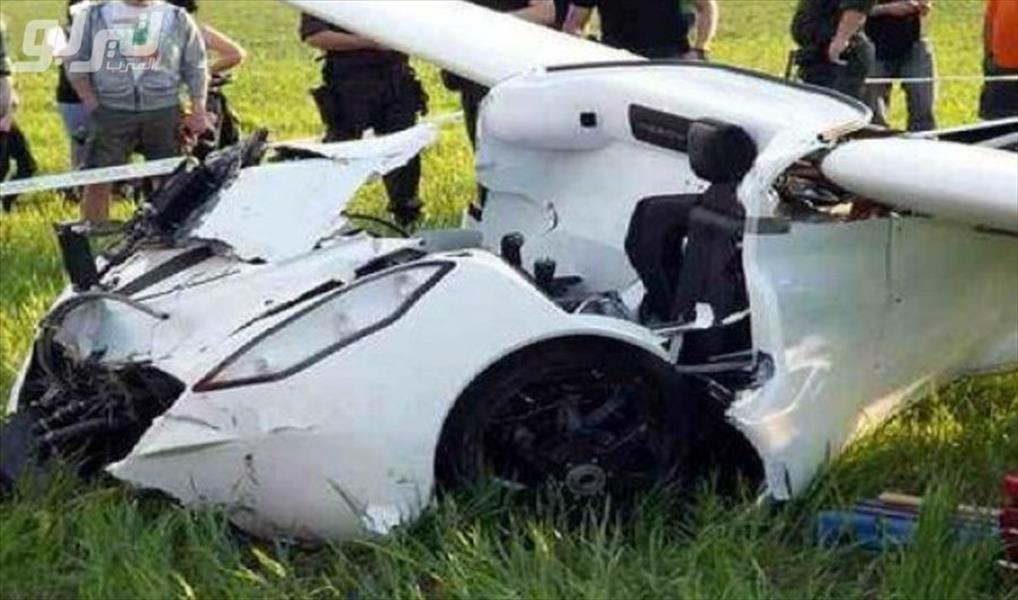 بالصور: سقوط أول سيارة طائرة في العالم في أول رحلة لها‬