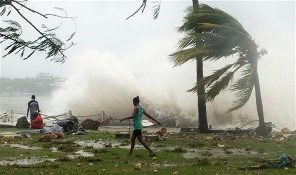 إعصار يجتاج جزر غرب المحيط الهادئ ويقطع الكهرباء والماء