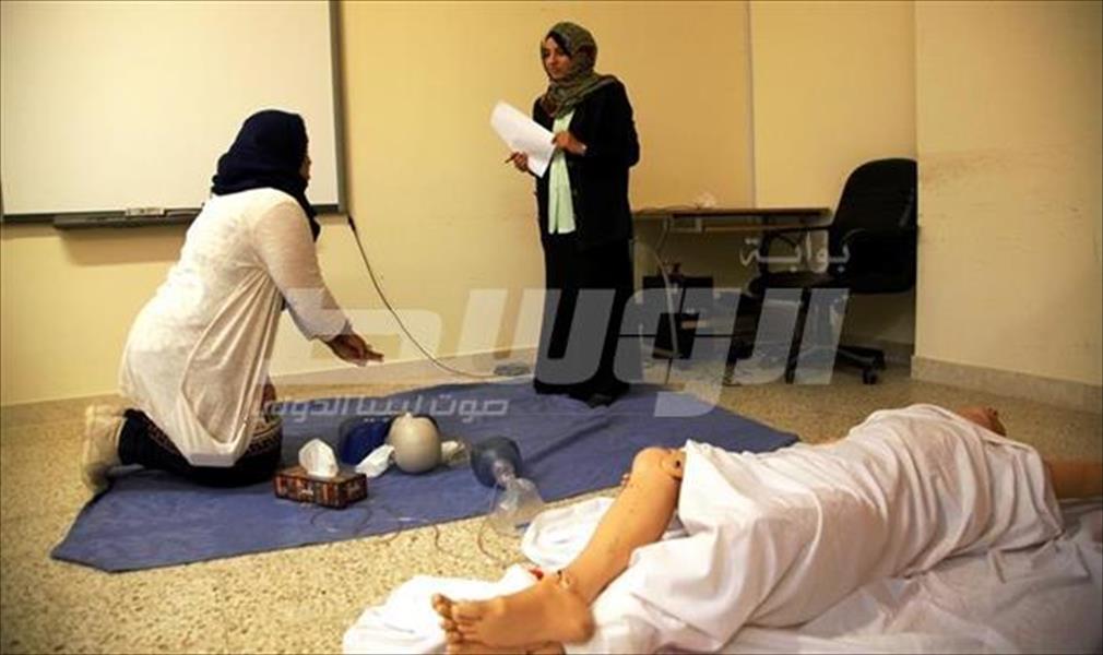 متطوعو التمريض يجرون امتحانات بمركز بنغازي الطبي