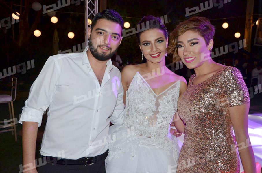 بالصور: رجوى حامد تحتفل بزفافها مع «هبة رجل الغراب»