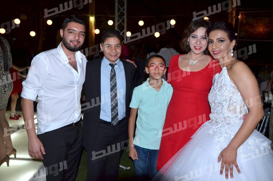 بالصور: رجوى حامد تحتفل بزفافها مع «هبة رجل الغراب»