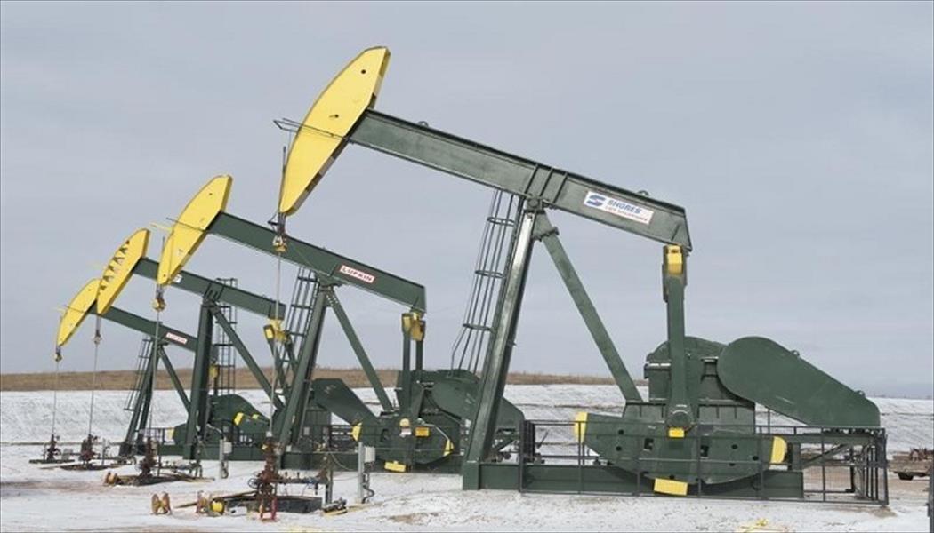 النفط يهبط 3 % بفعل أميركا والسعودية