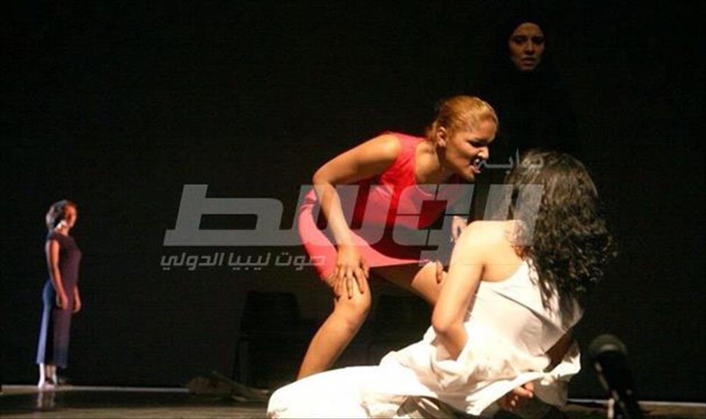«خطابات نسوية».. عرض تونسي بمهرجان المسرح الحر