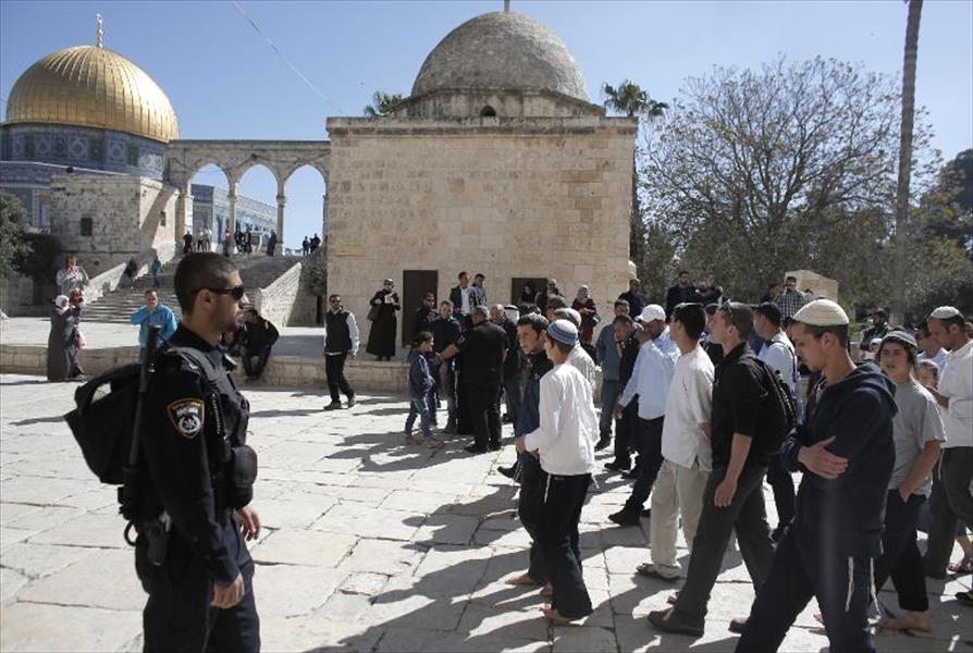 اعتقال اثني عشر فلسطينيًا وإسرائيليًا في المسجد الأقصى