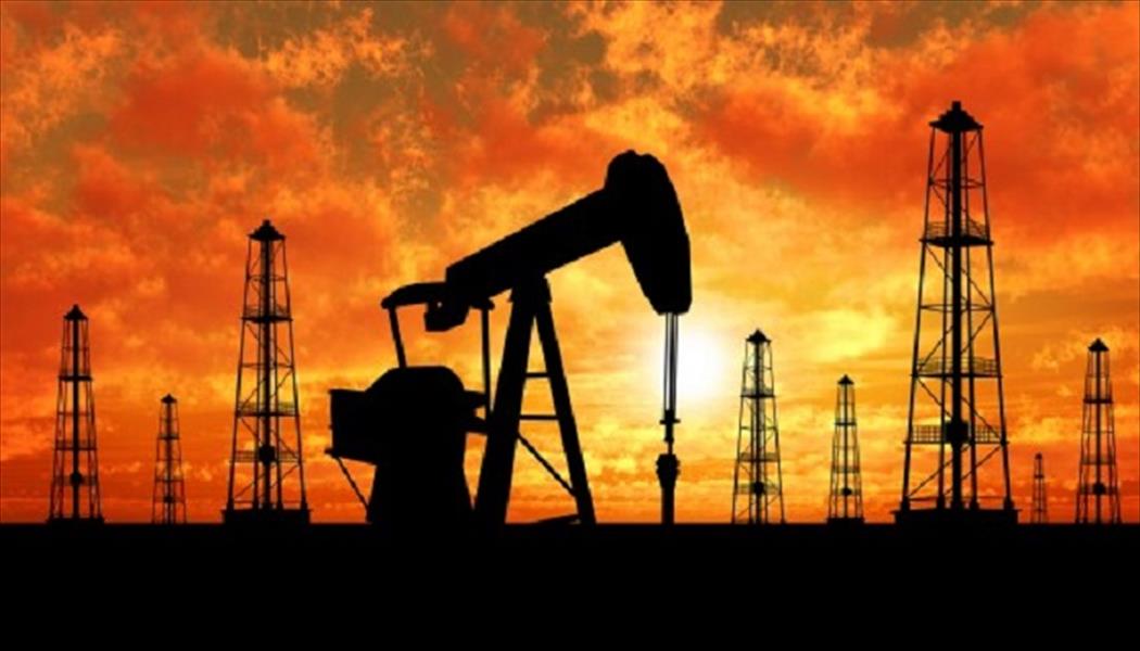 النفط يتراجع بنحو 3% مع صعود الدولار