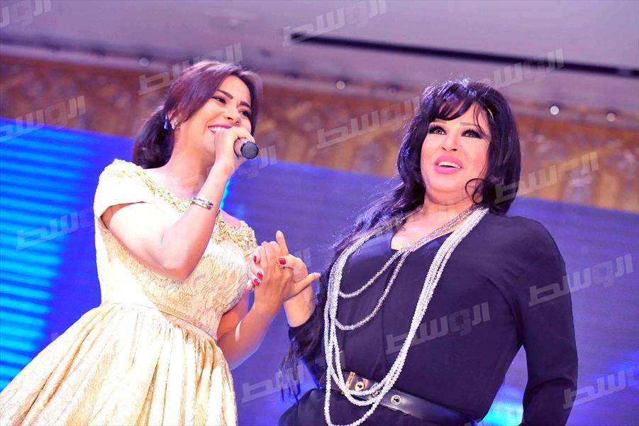 بالصور: تكريم نجاة.. وشيرين وتامر حسني الأفضل في «ميما»
