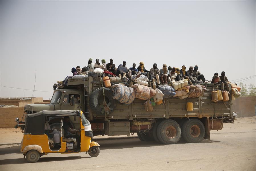 بالصور: رحلة مهاجرين غير شرعيين من أغاديز في النيجر إلى ليبيا